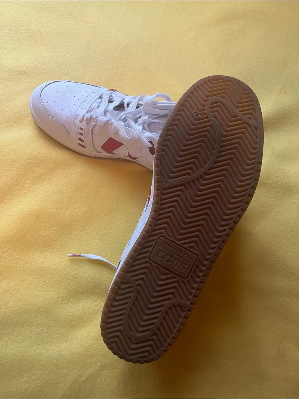 Converse white low